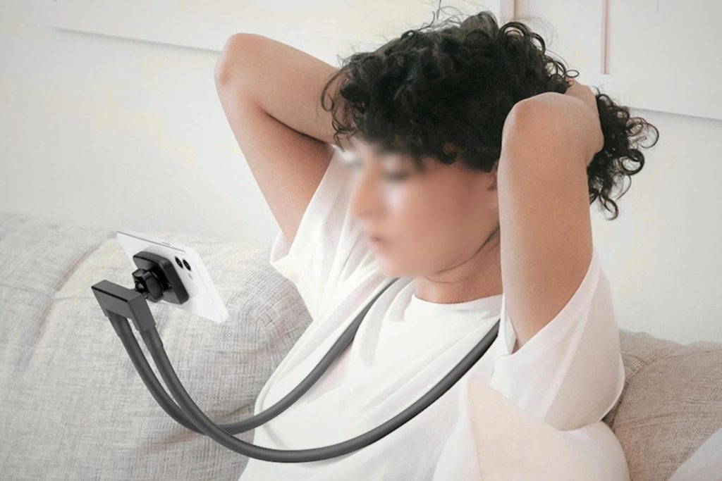 Magnetic gooseneck smartphone holder - flexible & bendy.